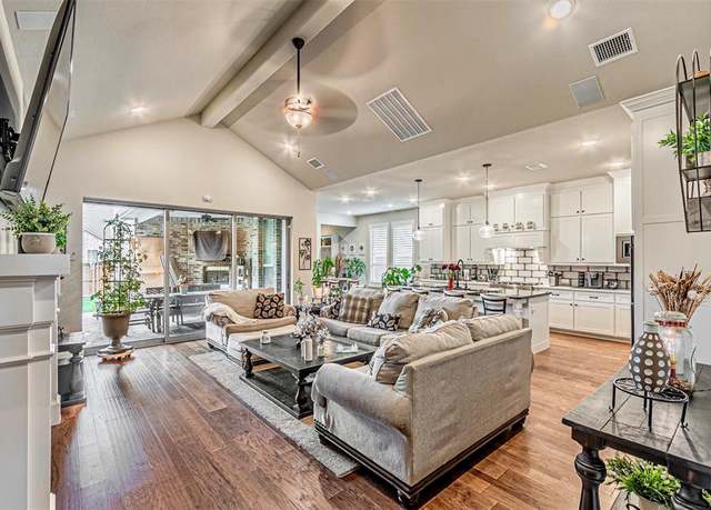 Property at 1507 Viridian Park Ln, Arlington, TX 76005, 4 beds, 4.5 baths