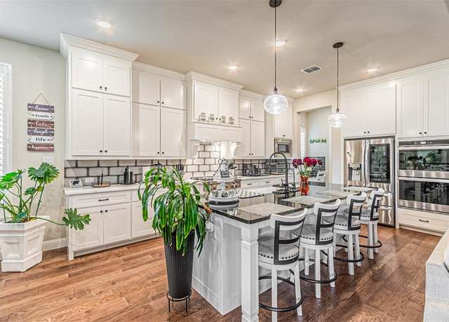 Property at 1507 Viridian Park Ln, Arlington, TX 76005, 4 beds, 4.5 baths