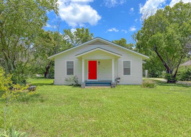 Property at 1605 N Beaton St, Corsicana, TX 75110, 3 beds, 2 baths