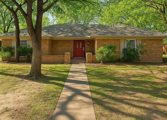 Property at 9 Fair Oaks St, Mineral Wells, TX 76067, 3 beds, 3 baths