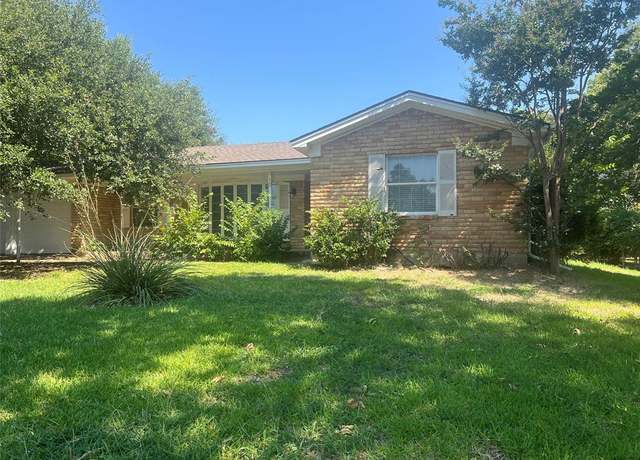 Property at 3720 Glenmont Dr, Fort Worth, TX 76133, 3 beds, 2 baths