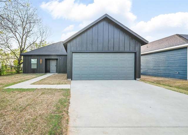 Property at 504 Broadway, Whitesboro, TX 76273, 3 beds, 2 baths