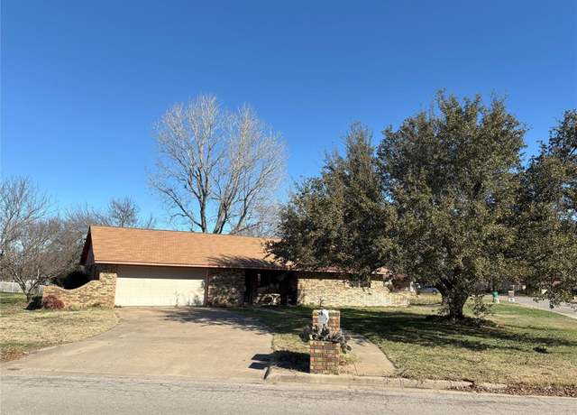 Property at 1405 N Prairie Wind Blvd, Stephenville, TX 76401, 4 beds, 2.5 baths