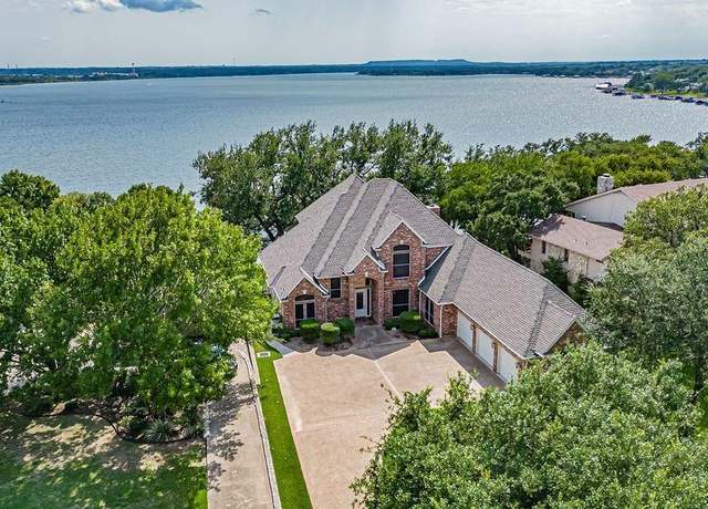 Property at 5202 Comanche Vista Trl, Granbury, TX 76049, 3 beds, 3 baths