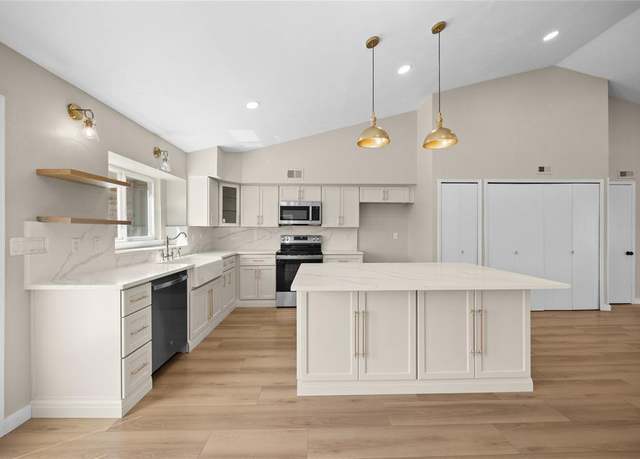 Property at 2933 Kingswood Dr, Garland, TX 75040, 3 beds, 2 baths