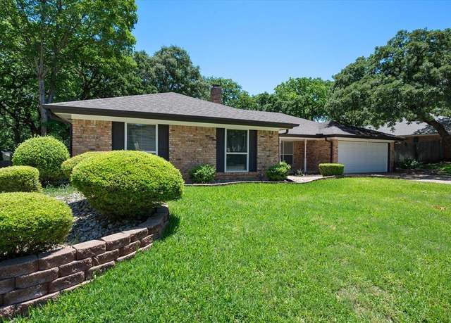 Property at 1803 Burr Oak St, Arlington, TX 76012, 4 beds, 3 baths