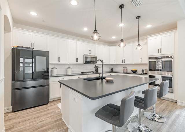 Property at 1517 Sawyer Dr, Aubrey, TX 76227, 4 beds, 3.5 baths