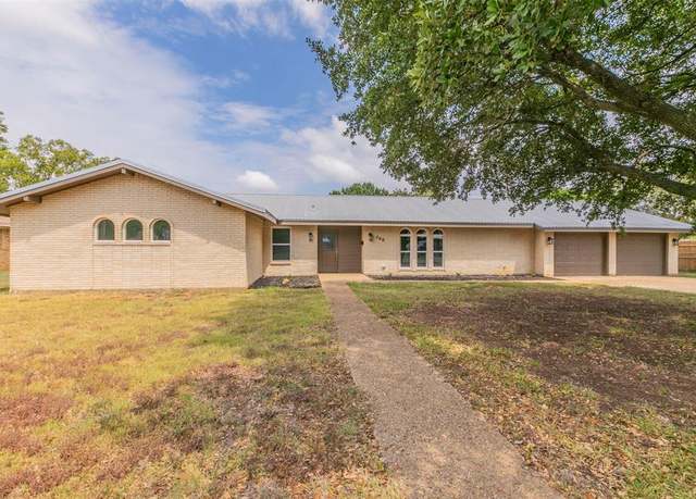 Property at 706 Fillmore St, Mcgregor, TX 76657, 4 beds, 2.5 baths