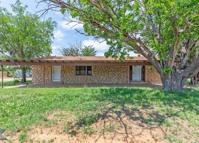 Property at 415 Sweetwater Rd, Bronte, TX 76933, 4 beds, 2 baths
