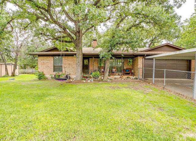 Property at 814 Branding Iron Trl, Granbury, TX 76049, 2 beds, 2 baths