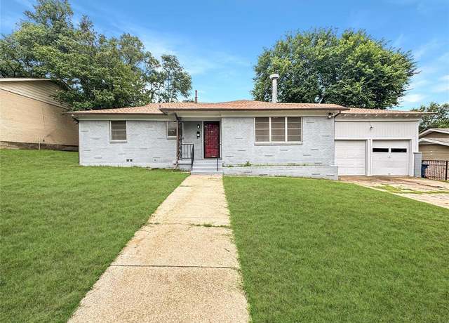 Property at 2216 Ridgeview St, Fort Worth, TX 76119, 3 beds, 2 baths