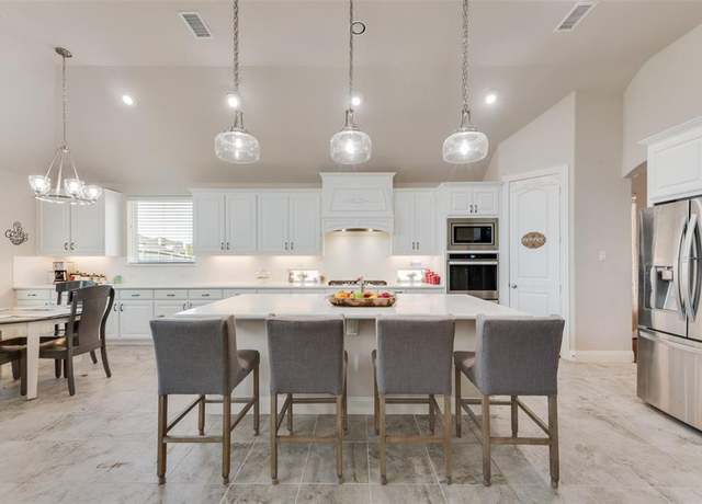 Property at 13921 Bluebell Dr, Little Elm, TX 75068, 4 beds, 2.5 baths