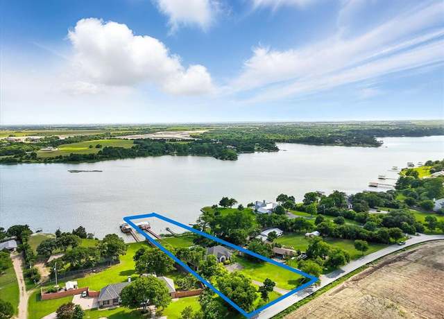 Property at 155 Lakeshore Dr, Waxahachie, TX 75165, 4 beds, 2 baths