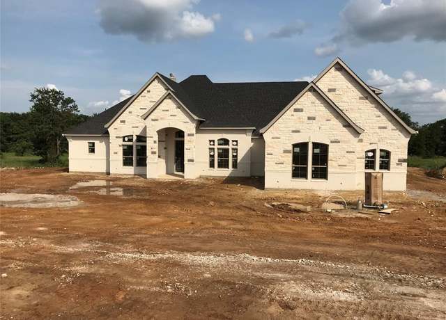 Property at 1009 Old Oaks Ct, Weatherford, TX 76087, 4 beds, 4.5 baths