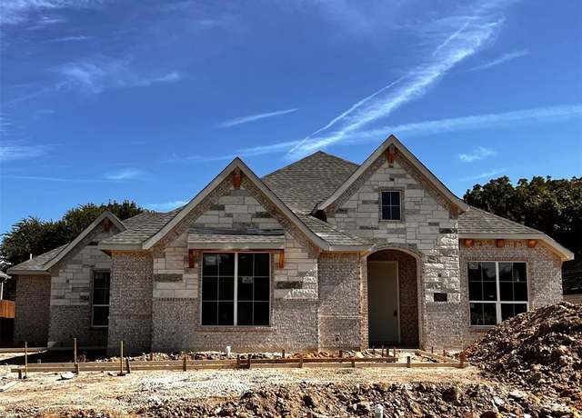 Property at 4425 Verbena St, Midlothian, TX 76065, 4 beds, 2 baths