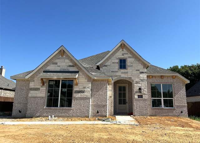 Property at 4425 Verbena St, Midlothian, TX 76065, 4 beds, 2 baths