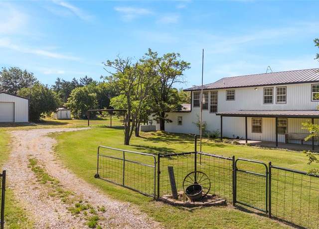 Property at 3613 E Bent Oak St, Greenville, TX 75401, 3 beds, 2 baths