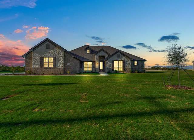 Property at 3921 Old Springtown Rd, Weatherford, TX 76085, 3 beds, 3 baths