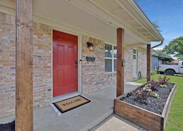 Property at 821 E Mustang St, Crowley, TX 76036, 3 beds, 1.5 baths