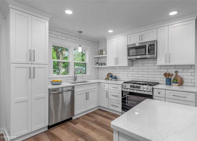 Property at 458 Albert Ave, Shreveport, LA 71105, 4 beds, 2.5 baths