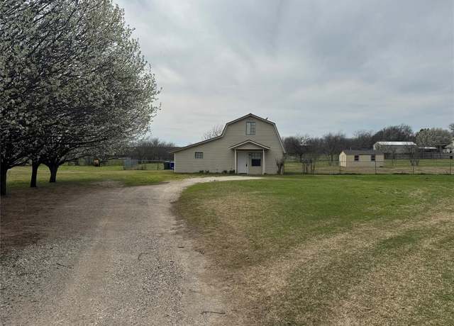 Property at 31 Rogers Cir, Krum, TX 76249, 1 bed, 1.5 baths