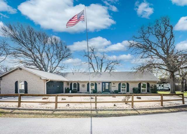Property at 18341 Shore Dr, Kemp, TX 75143, 3 beds, 2.5 baths