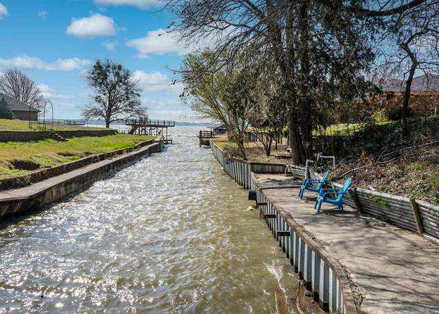 Property at 18341 Shore Dr, Kemp, TX 75143, 3 beds, 2.5 baths