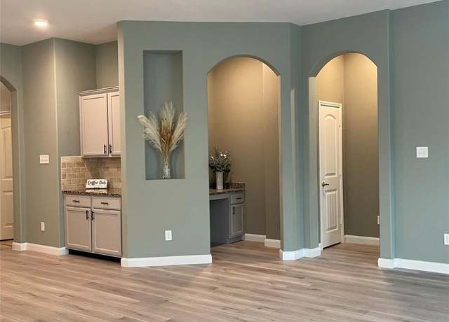 Property at 1725 Cattleman St, Van Alstyne, TX 75495, 3 beds, 2 baths