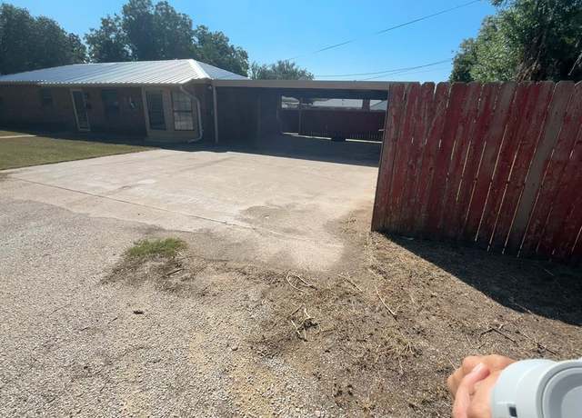 Property at 701 N 17th St, Haskell, TX 79521, 2 beds, 1.5 baths