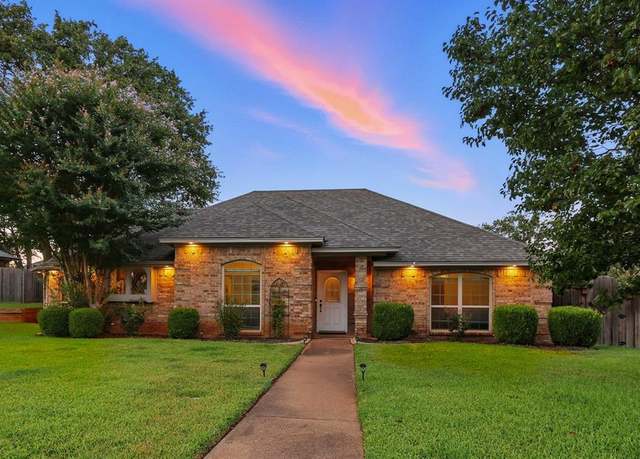 Property at 7329 Londonderry Dr, North Richland Hills, TX 76182, 3 beds, 2 baths