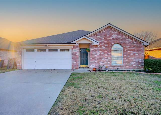 Property at 1413 Gray Dawn Dr, Midlothian, TX 76065, 3 beds, 2 baths