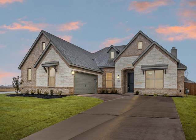 Property at 1832 Sudbury Dr, Cleburne, TX 76033, 3 beds, 2 baths