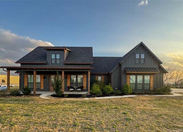 Property at 137 Old Decatur Rd, Decatur, TX 76234, 4 beds, 2.5 baths