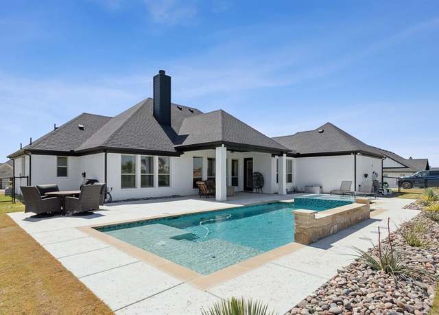 Property at 2067 Sunset Ridge Dr, Weatherford, TX 76087, 4 beds, 3 baths