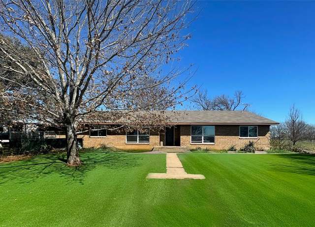 Property at 1222 Golden Hoof Dr, Krum, TX 76249, 4 beds, 3 baths