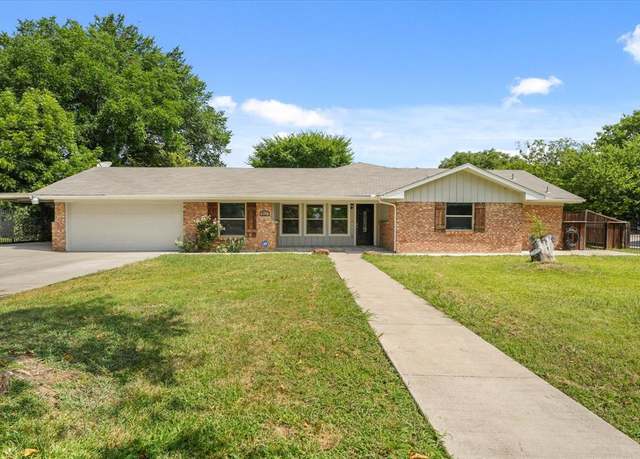 Property at 801 Donlee Rd, Lancaster, TX 75134, 4 beds, 2 baths