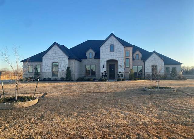 Property at 8210 Palmer Ln, Waxahachie, TX 75167, 4 beds, 4 baths