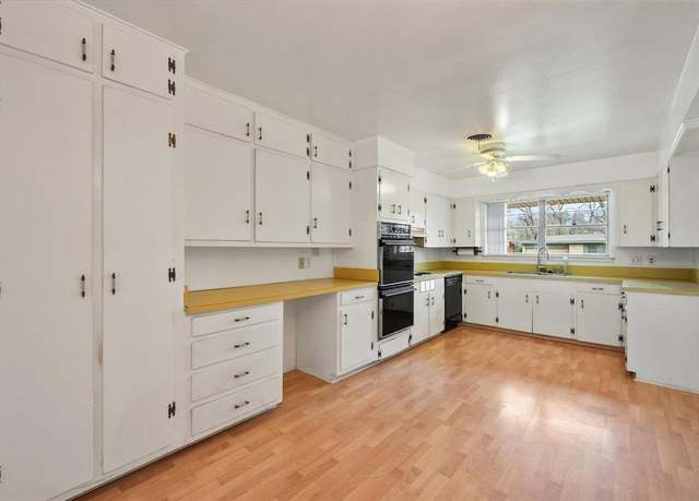 Property at 1604 Marshalldale Dr, Arlington, TX 76013, 3 beds, 2 baths