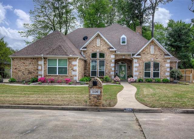 Property at 306 Kelli Cir, Sulphur Springs, TX 75482, 4 beds, 2.5 baths