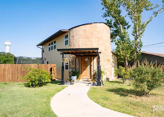 Property at 507 S Ostrom Ave, Eastland, TX 76448, 3 beds, 2.5 baths