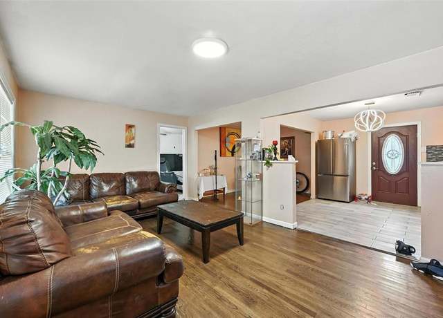 Property at 2808 Anzio Dr, Dallas, TX 75224, 6 beds, 4 baths