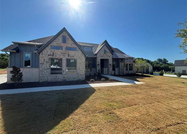 Property at 1028 Woodland Rd, Weatherford, TX 76088, 4 beds, 3.5 baths