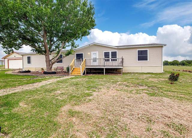 Property at 6121 Falcon Ct S, Joshua, TX 76058, 4 beds, 2 baths
