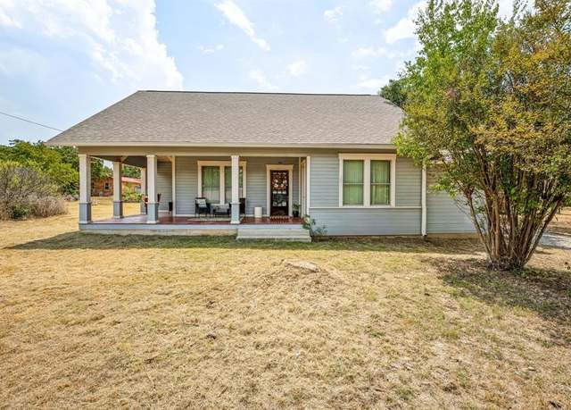 Property at 632 E Labadie Ave, De Leon, TX 76444, 3 beds, 2 baths