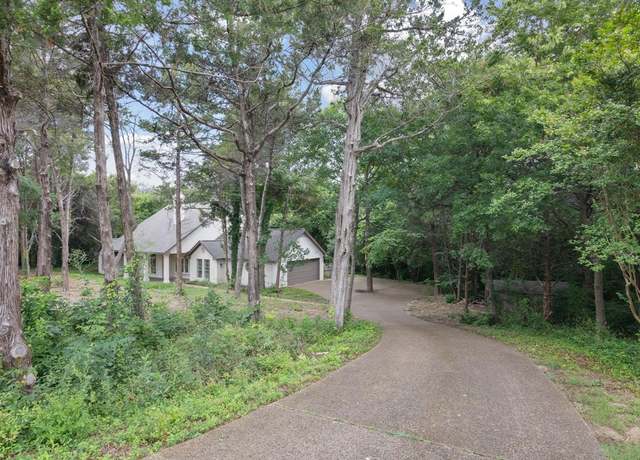 Property at 915 Slippery Elm Dr, Ovilla, TX 75154, 4 beds, 3 baths