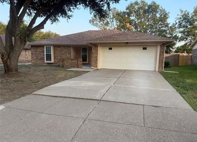 Property at 817 Lynne Ln, Burleson, TX 76028, 3 beds, 2 baths