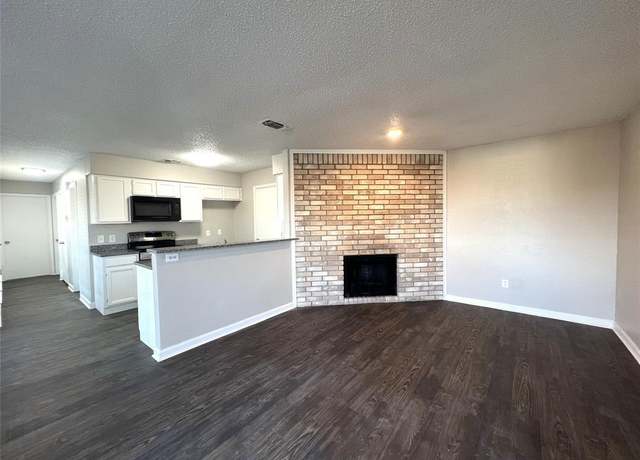 Property at 6701 Crestmont Ct Unit 6701 6703, Fort Worth, TX 76133, 6 beds, 4 baths
