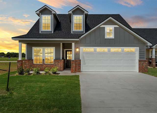 Property at 413 Travis Dr, Mcgregor, TX 76657, 2.5 baths