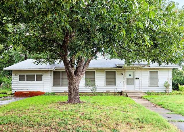 Property at 1520 Holly Vista St, Waco, TX 76711, 3 beds, 1.5 baths