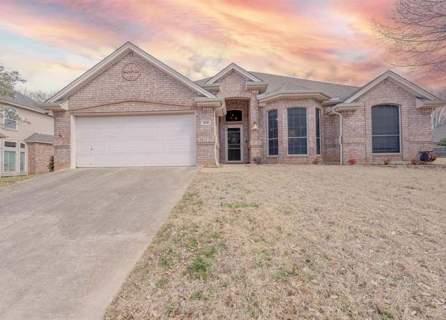 Property at 409 Bryce Ln, Arlington, TX 76013, 3 beds, 2 baths
